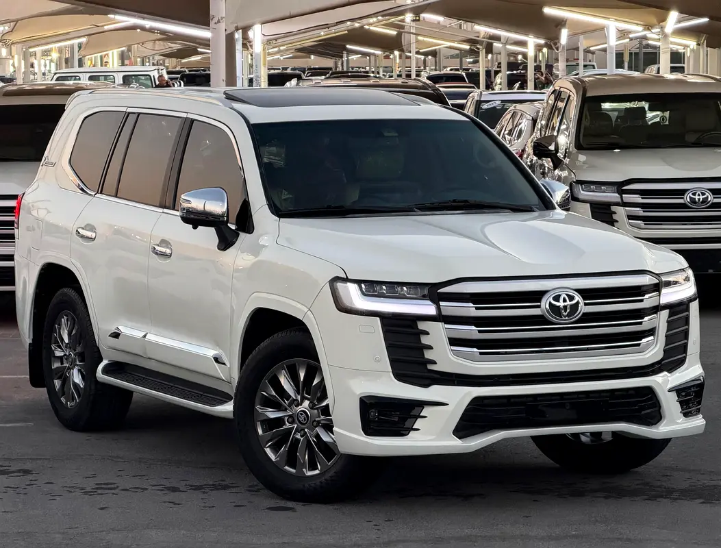 Toyota Land Cruiser 2010 — photo 1 of 11