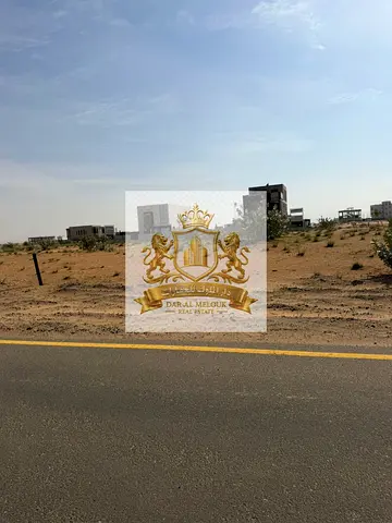 للبيع فى الشارقة( منطقة حى الدبدبة جنوب)  قطعة ارض سكنية   مساحة 5136  قدم مربع  على طريق 18  متر