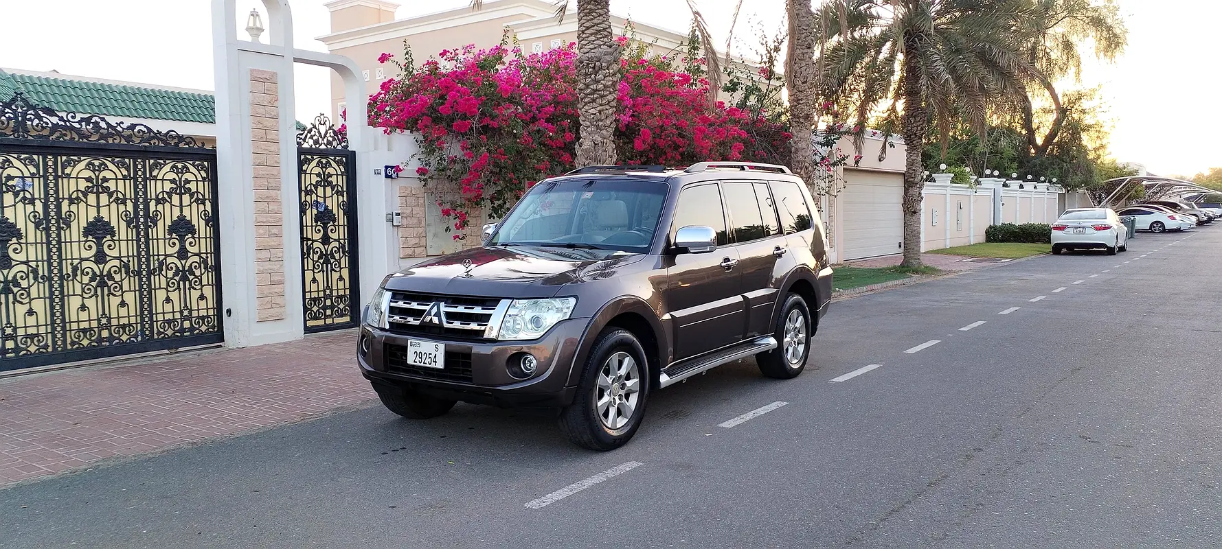 Mitsubishi Pajero 2014 — photo 1 of 17