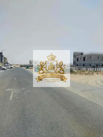 للبيع في الشارقة منطقة الحوشي ارض سكنية مساحة 10000 قدم تصريح فيلا سكنية