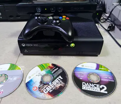 Xbox 360 with Kinect + 4 games