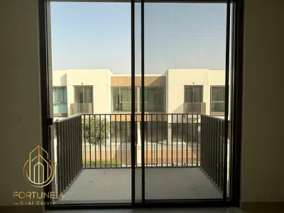 Single Row 3BR Villa with Balcony | Garden & Courtyard View