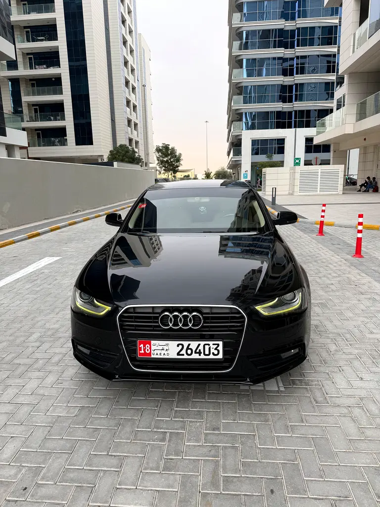 Audi A4 2016 — photo 1 of 8