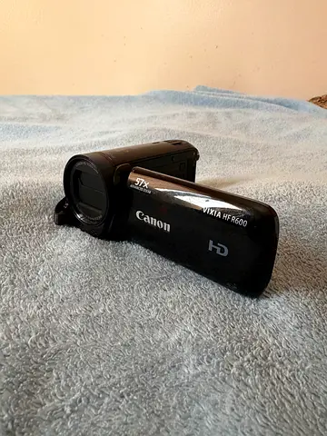 Canon VIXIA HF R600 - Full HD