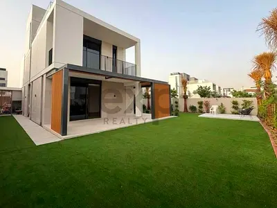 Single Row | Big Plot | Park backing