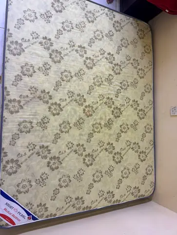Queen-size floral mattress in good condition