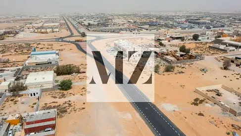 حوطة جديدة للبيع في امارة الشارقة منطقة الصجعة (التعويضات)  موقع ممتاز على زاوية شارع وسكة . مساحة 10000 قدم مبني فيها مكتب وغرفة مطبخ وحمام ، أرضية انترلوك ..