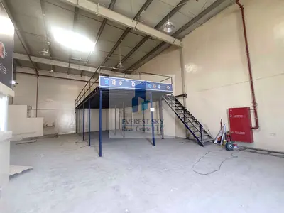 Warehouse with OFFICE & Toilet facing open for URGENT LEASE !!