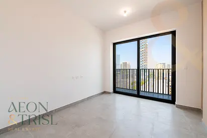 Spacious 2 bedroom plus study - pool facing