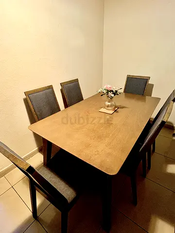 Dining set in pristine condition