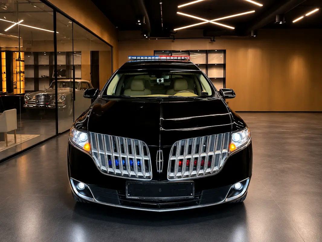 Lincoln MKT 2011 — photo 1 of 20