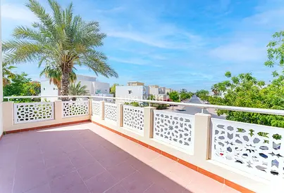 Unique location | Massive Garden | 4 + 2 Maids