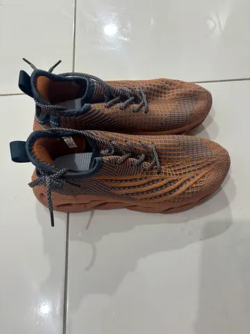 Comfortable Brown Knit Running Shoes