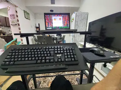 Adjustable Computer table
