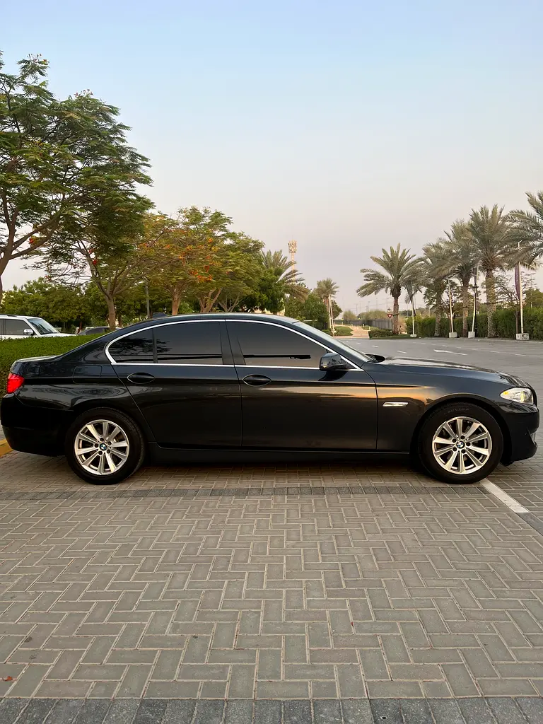 BMW 5-Series 2012 — photo 1 of 9