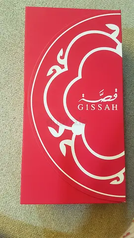 A perfume with a cool and light scent, but at the same time heavy and full of scent.