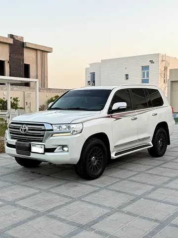 Toyota Land Cruiser GXR 2018 - GCC Specs - V8