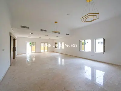 Well Maintained 5 BHK | Corner Unit | Large Plot