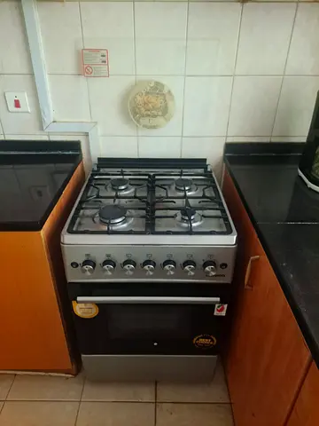 Used freestanding 4-burner gas cooker with oven - good working condition