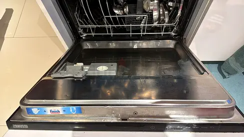 Zanussi Dishwasher in Good Working Condition