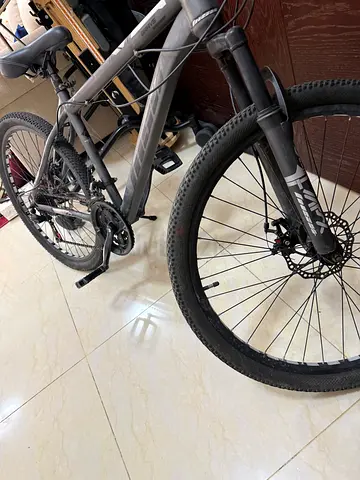 Mountain bike with front suspension