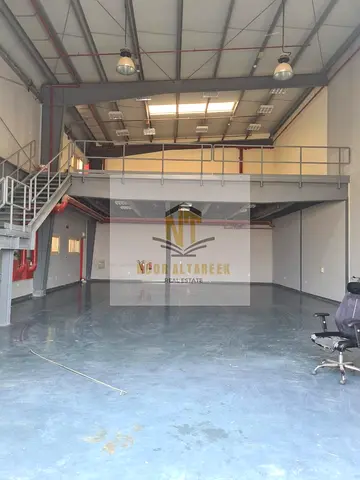 مجمع مستودعات جاهز للبيع في مدينة الإمارات الصناعية بالشارقة