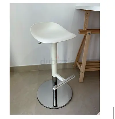 Bar stool