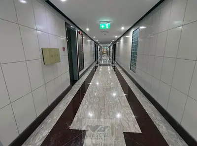 OFFER OF THE DAY FIRST COME FIRST SERVE HUGE OFFICE SPACE ON PRIME LOCATION