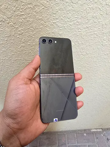Samsung Galaxy Z Flip 5 (Good condition)