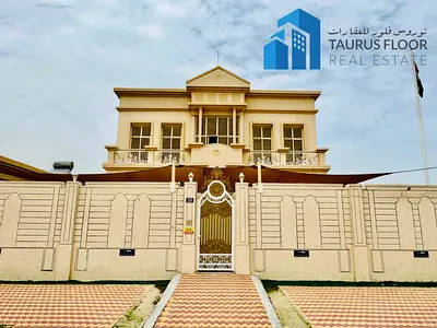 Luxury Corner Commercial Villa Huge Size near Metro