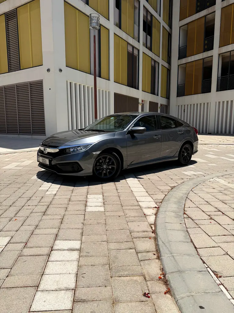 Honda Civic 2020 — photo 1 of 9