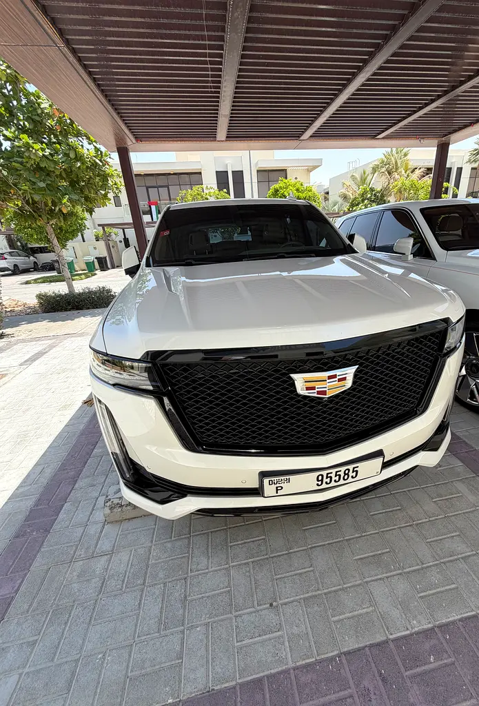 Cadillac Escalade 2021 — photo 1 of 14