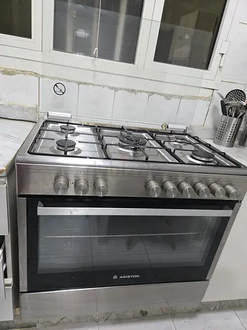 Ariston gas cooker, 90x60cm, very good condition, gas oven. Sharjah Al Ramla West
