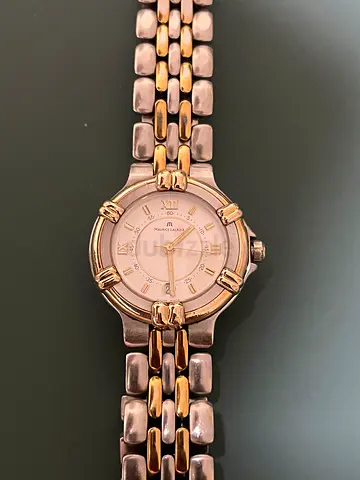 Two-tone stainless steel womens wristwatch – classic round dial