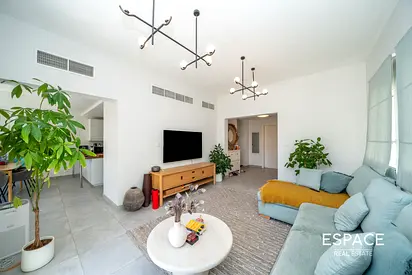 Fully Upgraded | Lake View | Furnished