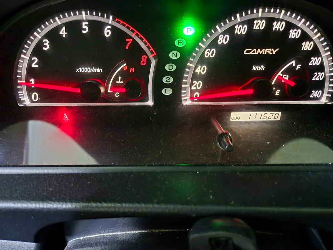 Toyota Camry 2005 — photo 1 of 20