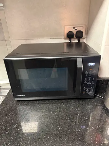 Toshiba 20L Digital Microwave Oven – Black – Excellent Condition Available by July 9th
