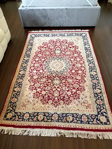 Classic Persian-style area rug - 140 x 220 cm, good condition