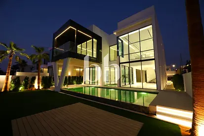 Luxury | Custom | VOT | Lake backing