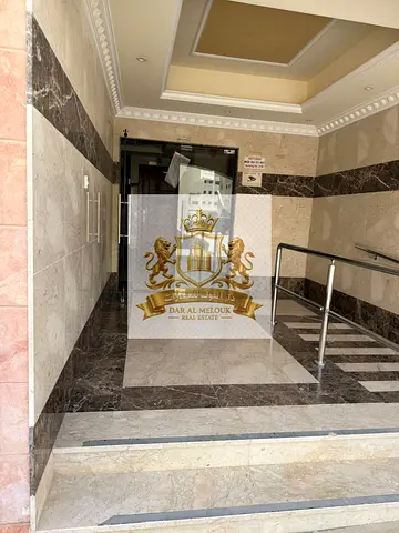 للبيع فى الشارقة منطقة مويلح التجارية   بناية تجارية   ارضي + 3 طوابق  مساحتها 2500 قدم مربع  زاوية على شارعين 18 متر و 18 متر