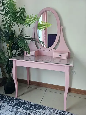 Light Pink Vanity Dressing Table with Mirror and Drawers