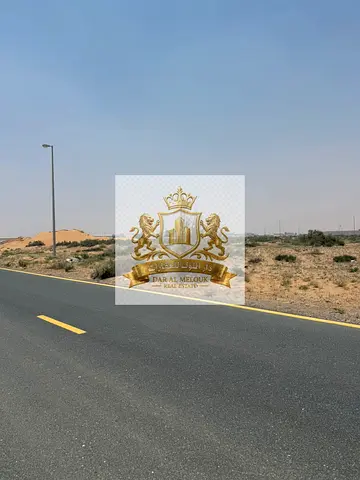 للبيع فى الشارقة منطقة الصجعة  مدينة الامارات الصناعية  ارض صناعية   مساحة 30 الف قدم مربع  على طريق قار 24 متر