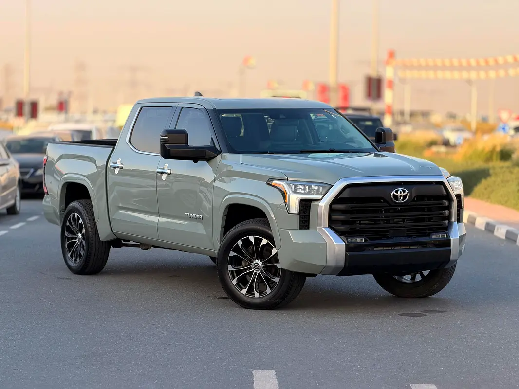 Toyota Tundra 2022 — photo 1 of 18