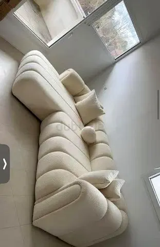 Cream Curved 3-Seater Sofa in Good Condition