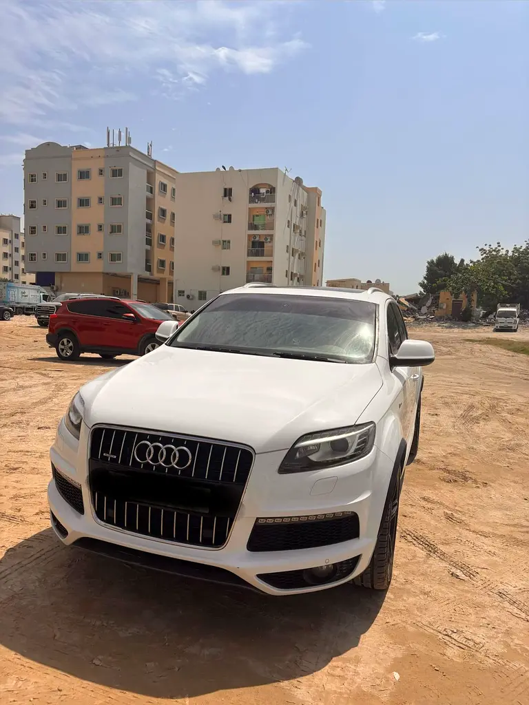 Audi Q7 2012 — photo 1 of 10