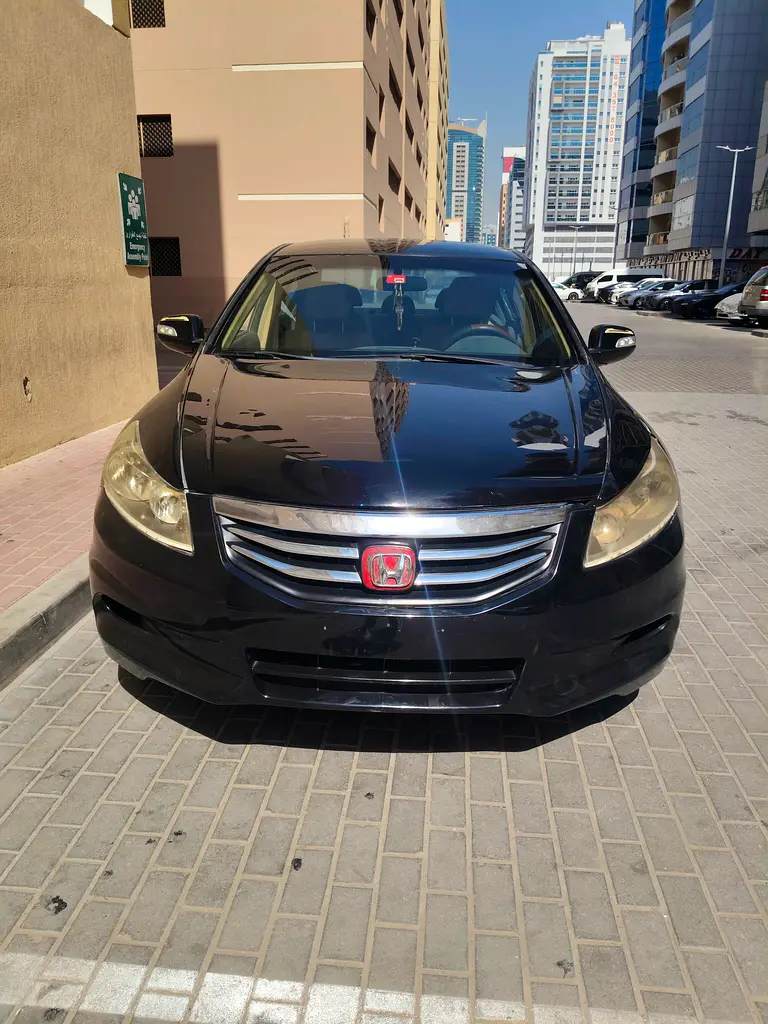 Honda Accord 2011 — photo 1 of 4