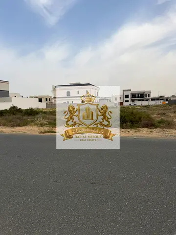للبيع فى الشارقة   منطقة الحوشى   أرض سكنية موقع مميز جداً   شارع امامى وشارع خلفى   تملك حر للعرب   تصريح فيلا أرضى وأول