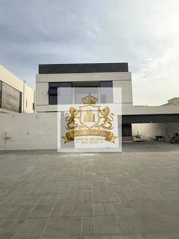 🏡 للبيع فيلا فاخرة في حي حوشي – موقع استثنائي بجوار النوف
✨ فرصة سكنية راقية في واحدة من أفضل مناطق الشارقة،
فيلا بتشطيب فاخر وموقع مميز جدًا بجوار مسجد بر الوالدين ومقابل قصور الشيوخ، مع سهولة الوصول