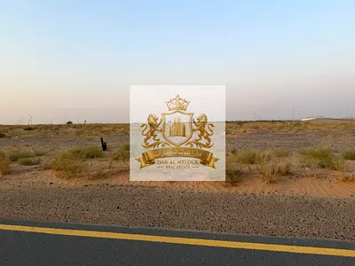 للبيع / الشارقه/ روض القرط / ارض تجار سكني / مساحه ٨٠٧٣ قدم / موقع ممتاز
