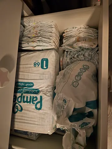 Bulk pack of Pampers newborn/size 1 diapers — unused - 100+ nappies